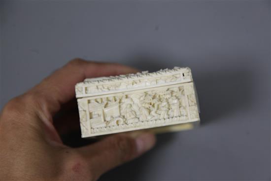 A Chinese export ivory box containing mother-of-pearl counters, 19th century, width 7.3cm